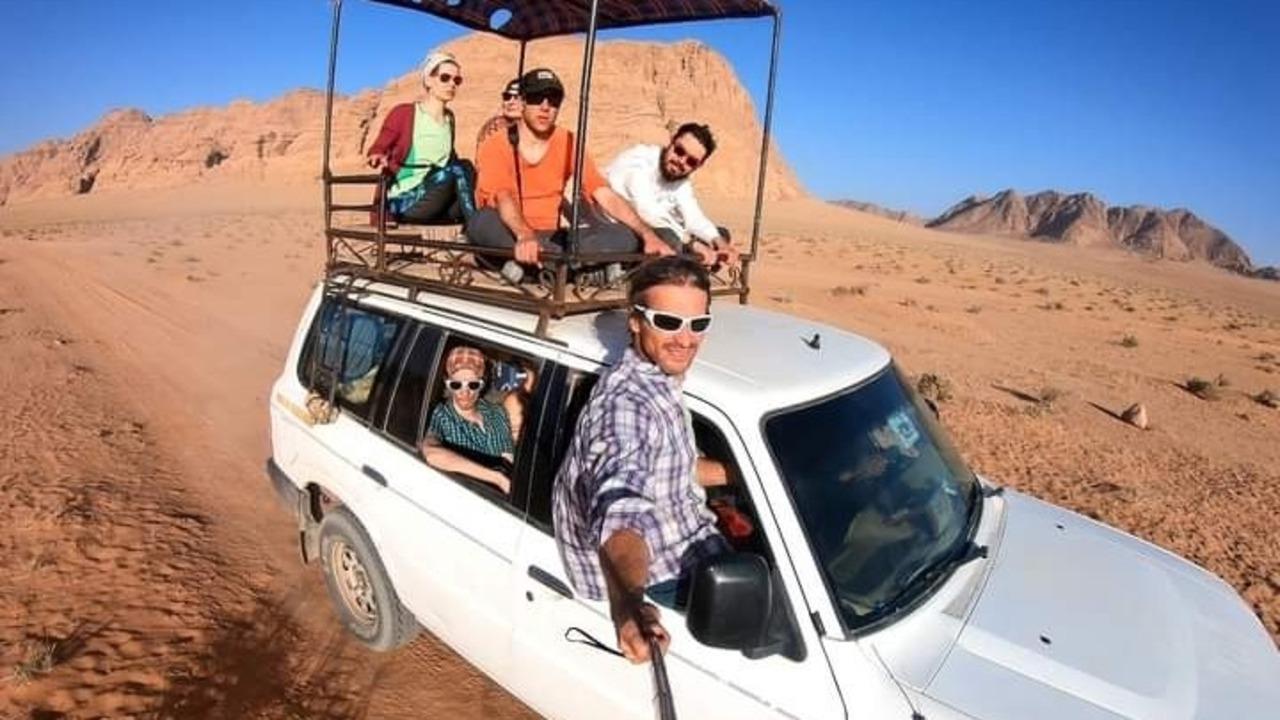 Джип сафари в пустинята Уади Рум