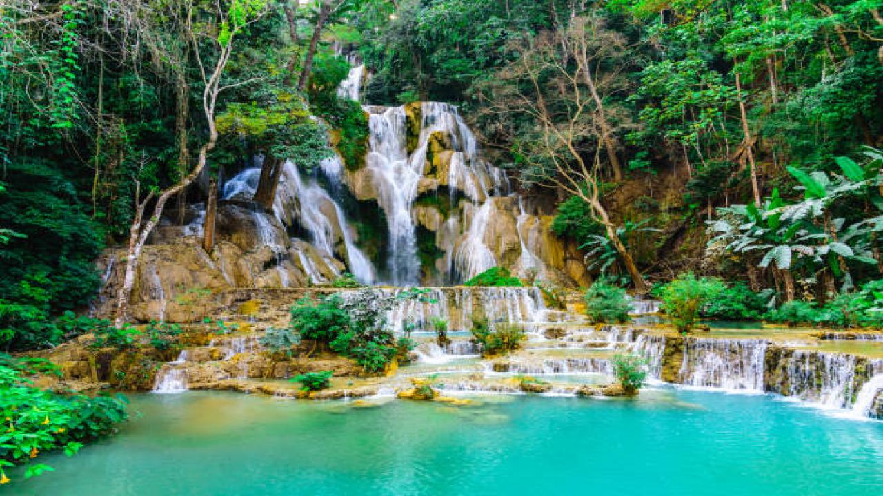 Приказните водопади Kuang Si Falls