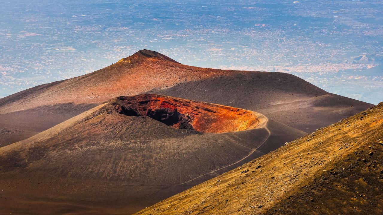 Вулканът Eтна (UNESCO) и Магнетична Таормина (целодневна екскурзия)