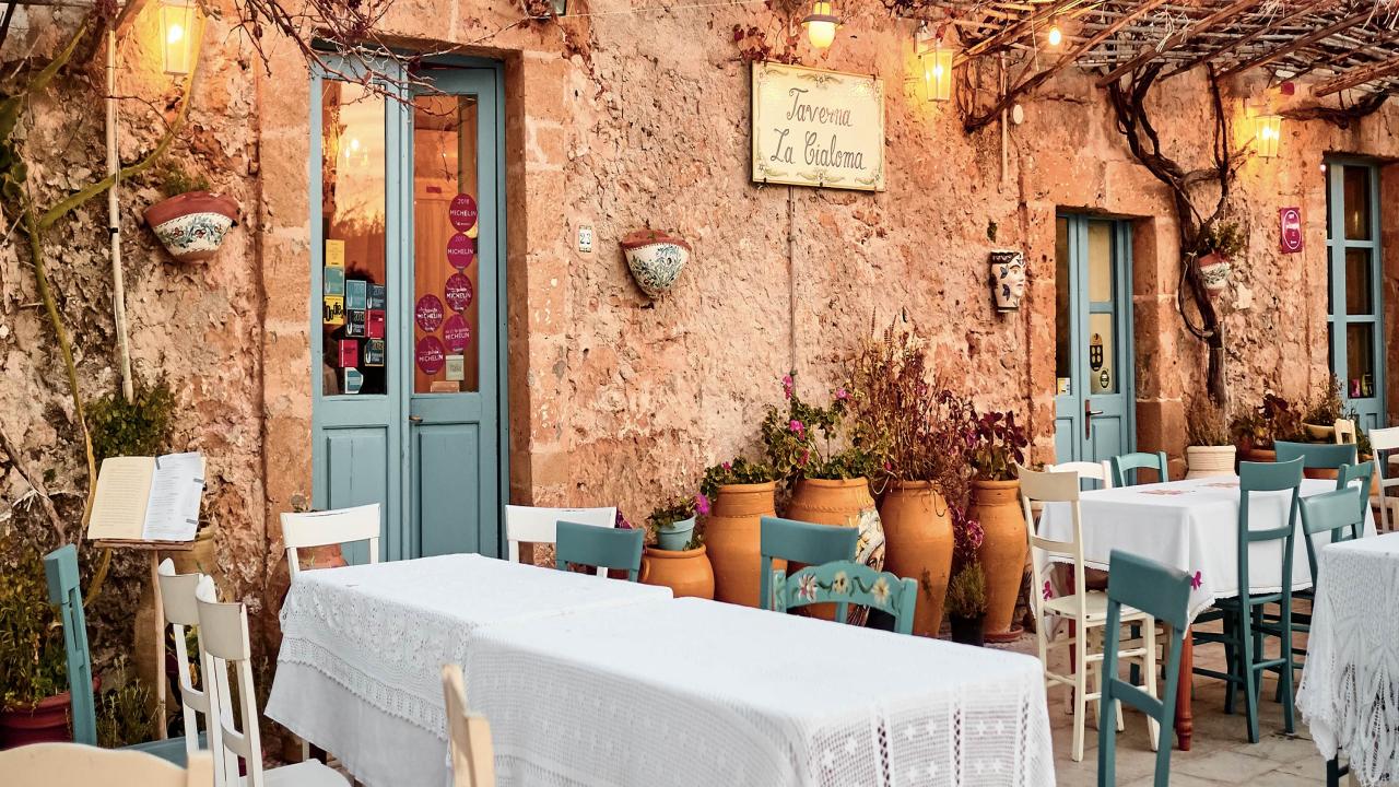 Пейзажи вкусове и традиции на Непознатата Сицилия с включен обяд с жива музика