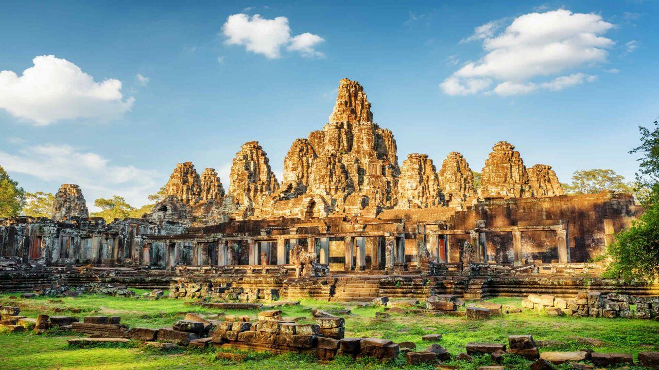 Посещение на храмовете Ангкор Том и Ангкор Ват