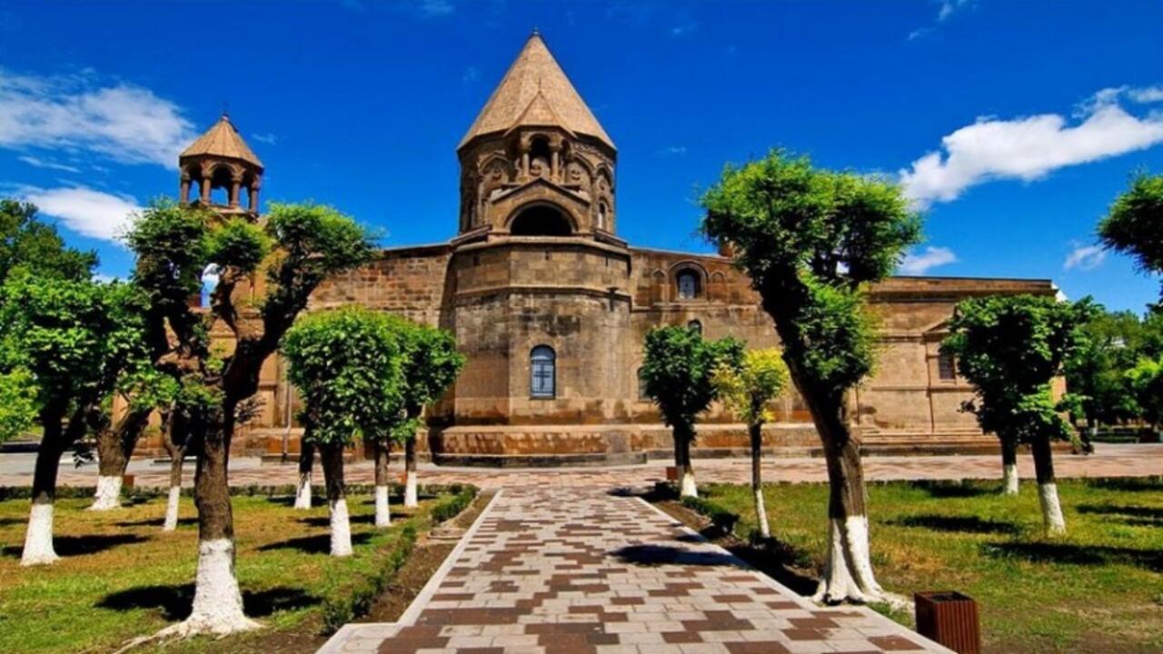 Посещение на открит пазар Вернисаж, Ечмиадзин, Звартноц