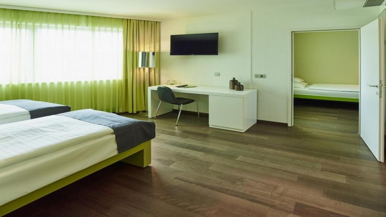 Roomz Vienna Superior или подобен