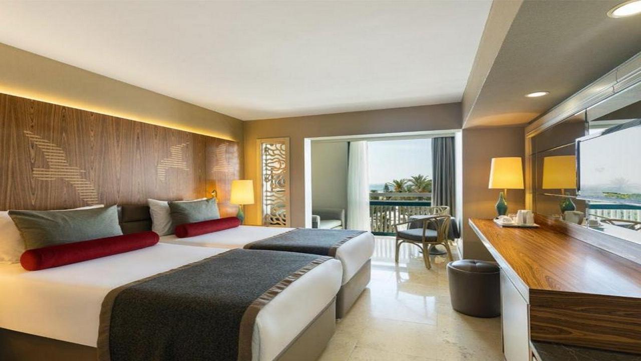 Paloma Perissia #4 Paloma Perissia #4