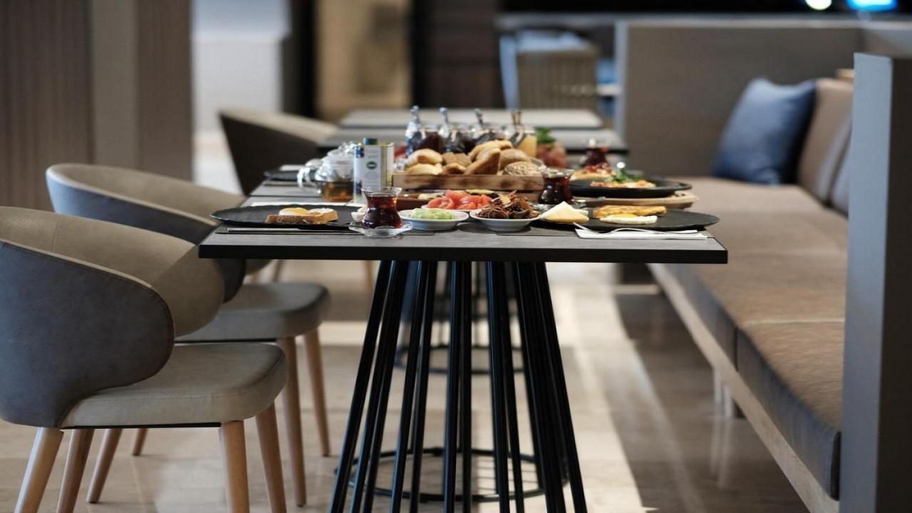 Paloma Perissia #10 Paloma Perissia #10