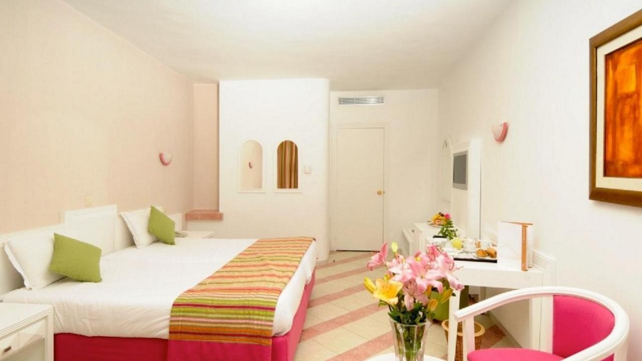 Golden Tulip Taj Sultan Premium #2 Golden Tulip Taj Sultan Premium #2