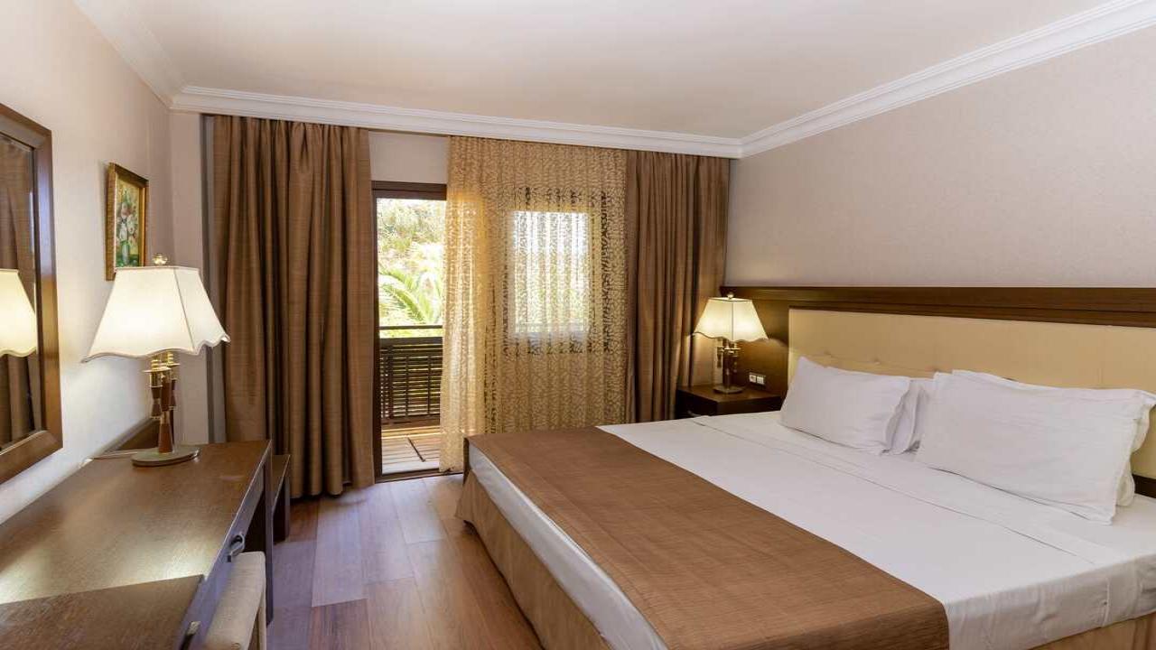 Latanya Park Resort - снимка 6