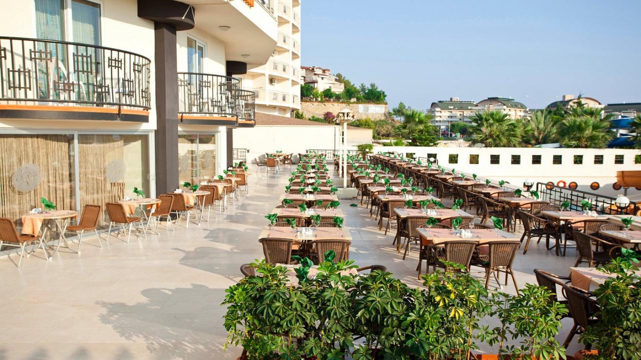 Arabella World Hotel - снимка 1