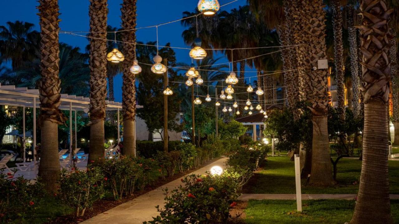 Utopia Resort and Residence - снимка 3