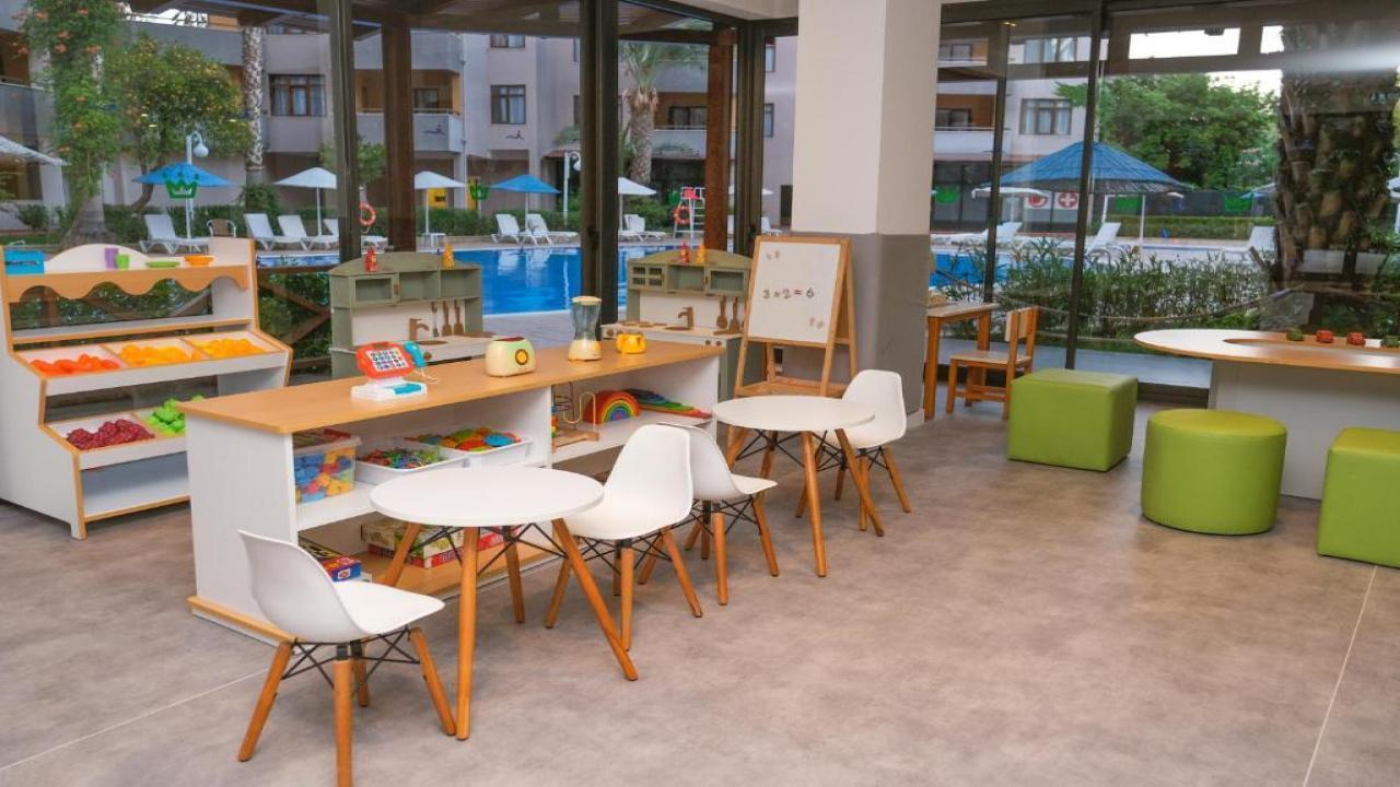 Utopia Resort and Residence - снимка 12