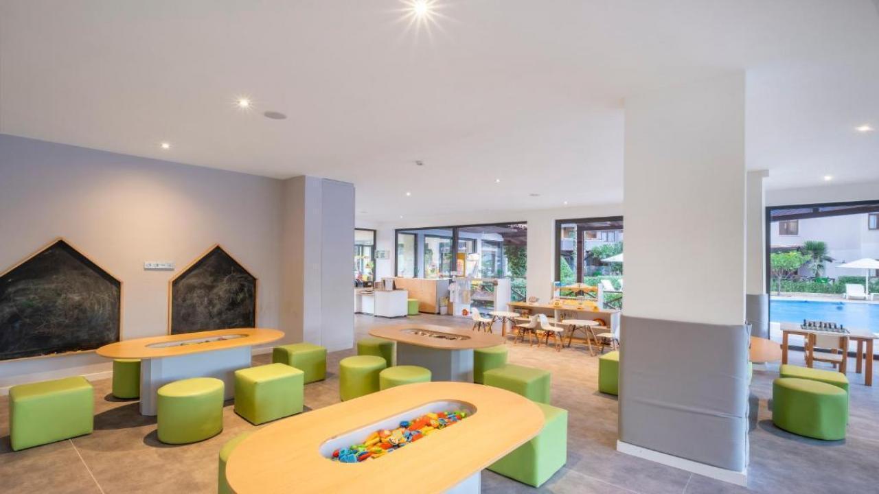 Utopia Resort and Residence - снимка 8