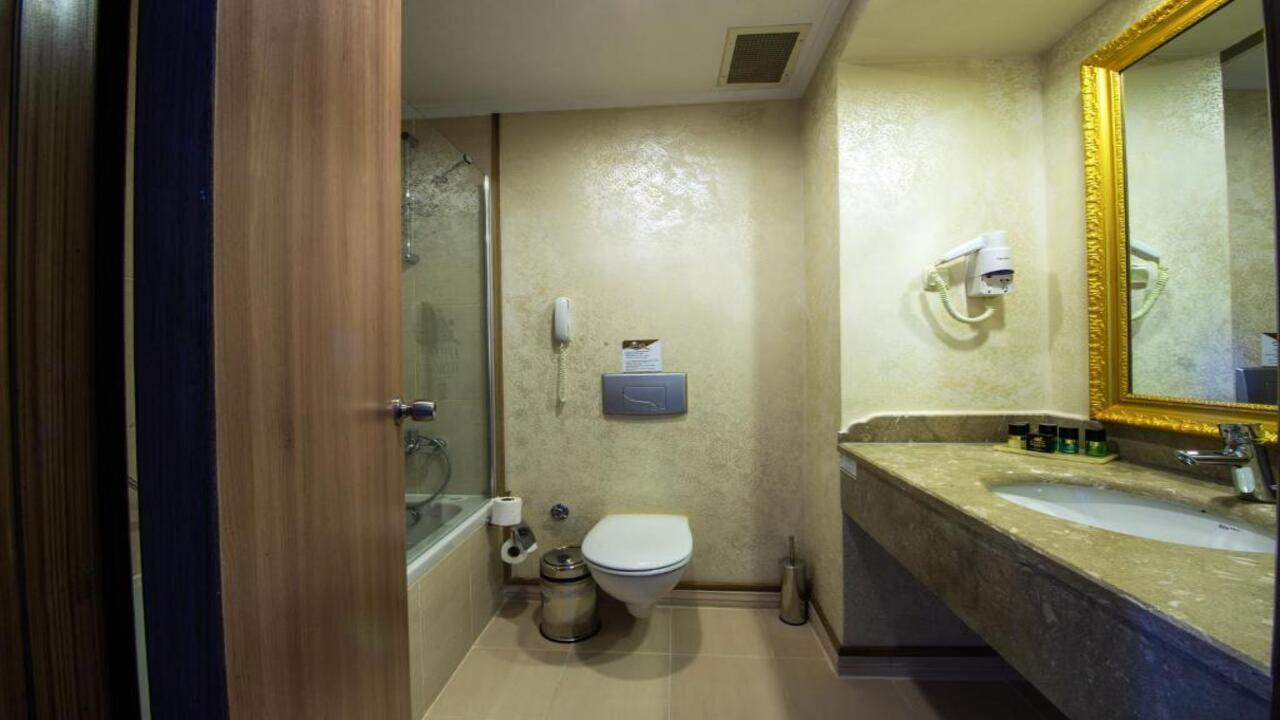 UTOPIA WORLD - снимка 6