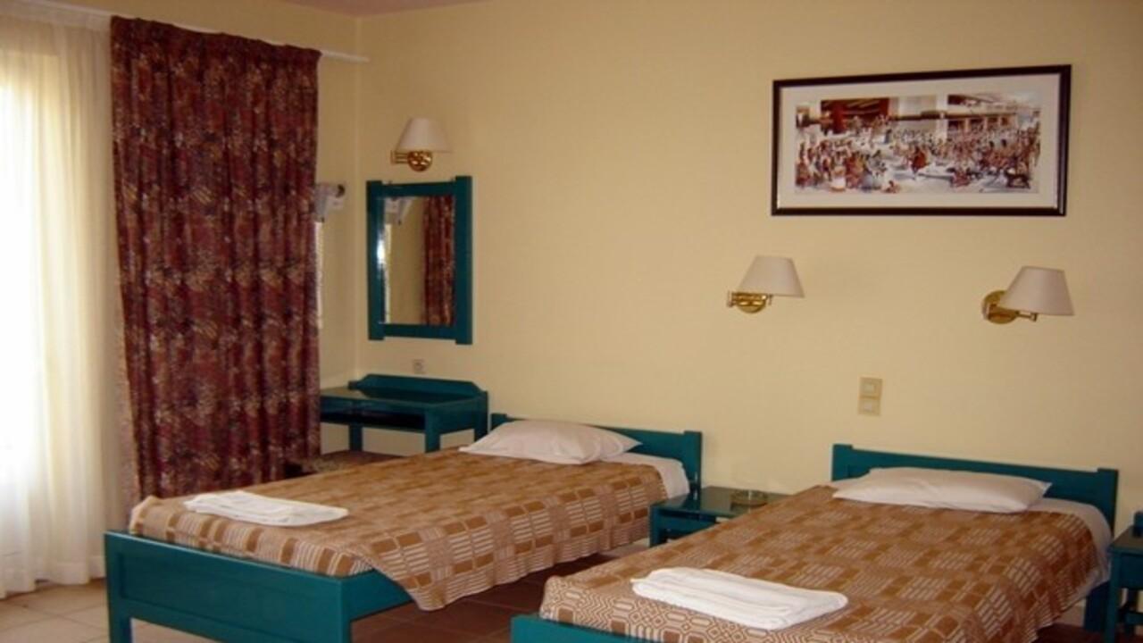 Ilios Hotel - снимка 3