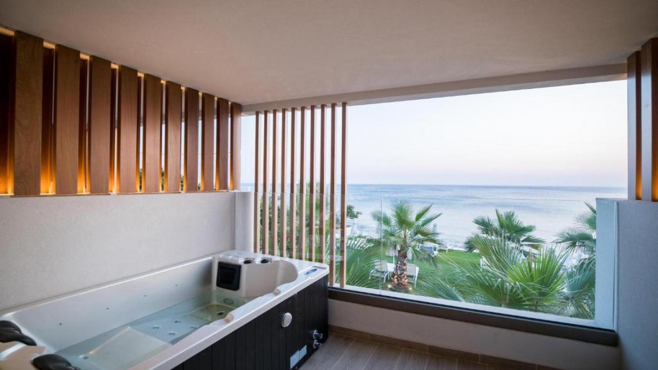 Akasha Beach Hotel and Spa - снимка 16