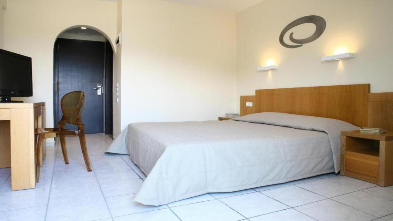 Golden Beach Hotel - снимка 4