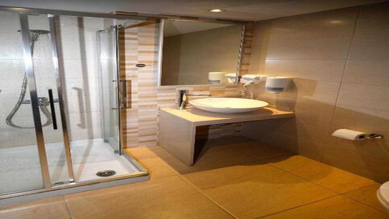 Golden Beach Hotel - снимка 2