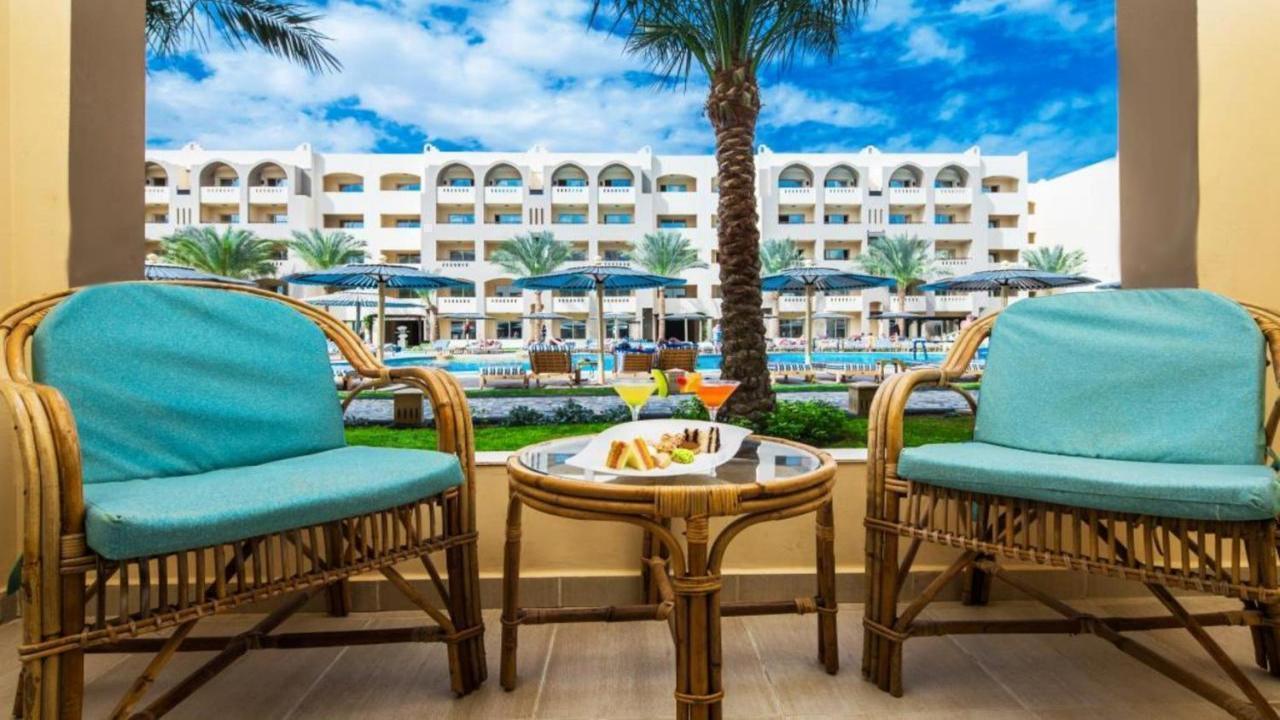 El Karma Aqua Beach Resort Standard #10