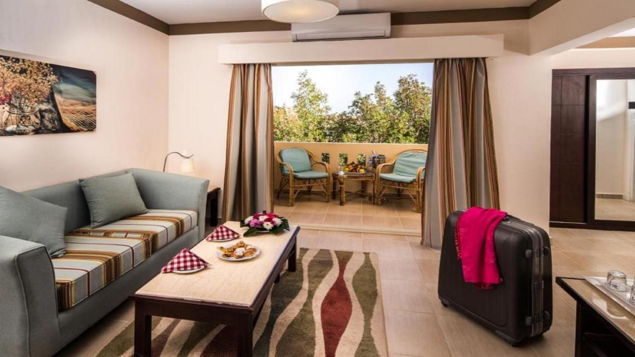 El Karma Aqua Beach Resort Standard #12