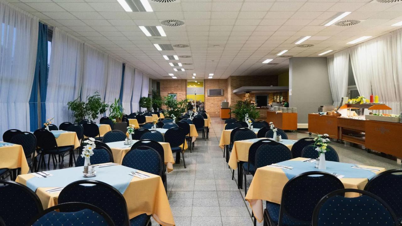 Olympik Congress Hotel Economy или подобен 4* - Пролетна Прага – градът на стоте кули - от СОФИЯ - 4 нощувки - изглед 3