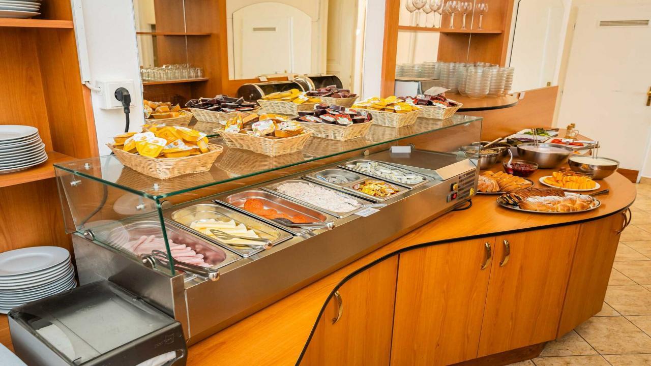 Hotel City Centre 3* - Магията на Прага и най-красивите коледни базари в Европа с БОНУС 3 екскурзии - от Варна - 4 нощувки - изглед 5 - Ekvator.bg Hotel City Centre 3* - Магията на Прага и най-красивите коледни базари в Европа с БОНУС 3 екскурзии - от Варна - 4 нощувки - изглед 5