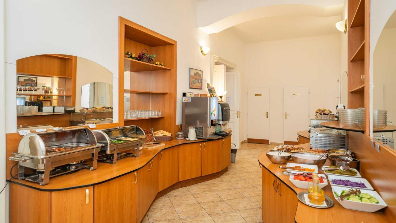 Hotel City Centre 3* - Магията на Прага и най-красивите коледни базари в Европа с БОНУС 3 екскурзии - от Варна - 4 нощувки - изглед 4 - Ekvator.bg Hotel City Centre 3* - Магията на Прага и най-красивите коледни базари в Европа с БОНУС 3 екскурзии - от Варна - 4 нощувки - изглед 4