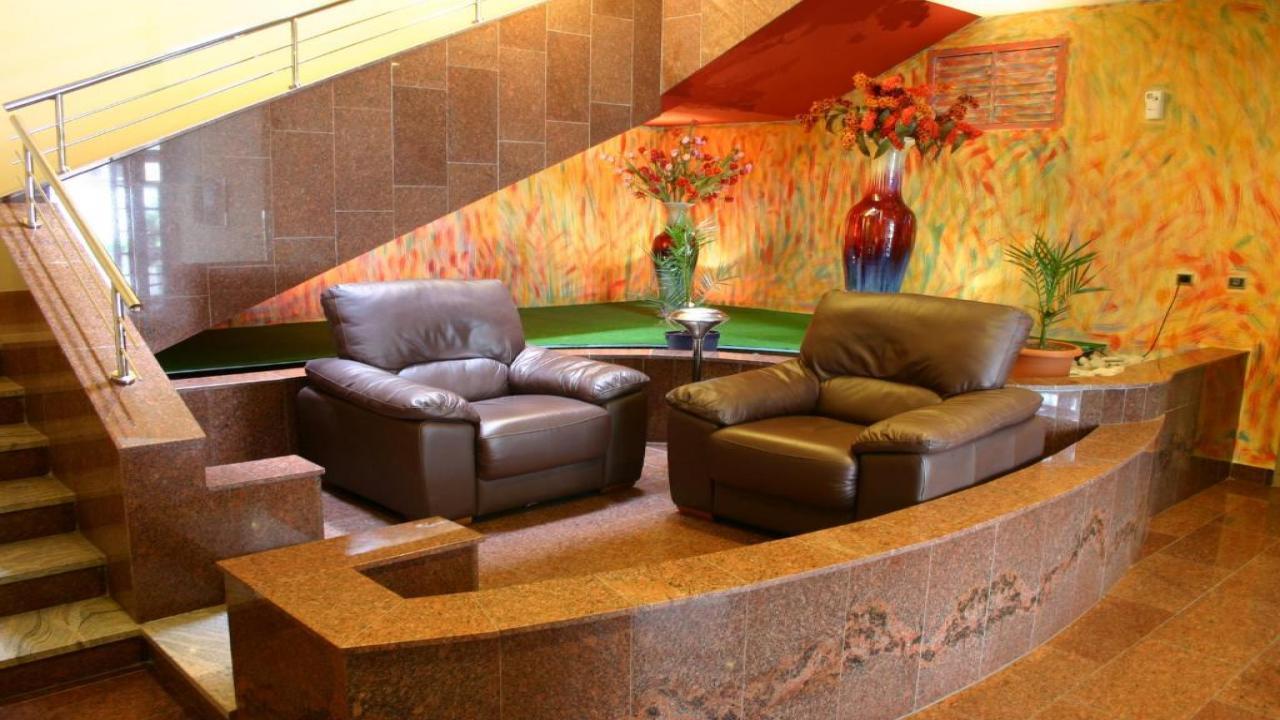 Hotel Crystal Palace 4* - Магията на Прага и най-красивите коледни базари в Европа с БОНУС 3 екскурзии - от Пловдив 3 нощувки - изглед 2 - Ekvator.bg Hotel Crystal Palace 4* - Магията на Прага и най-красивите коледни базари в Европа с БОНУС 3 екскурзии - от Пловдив 3 нощувки - изглед 2