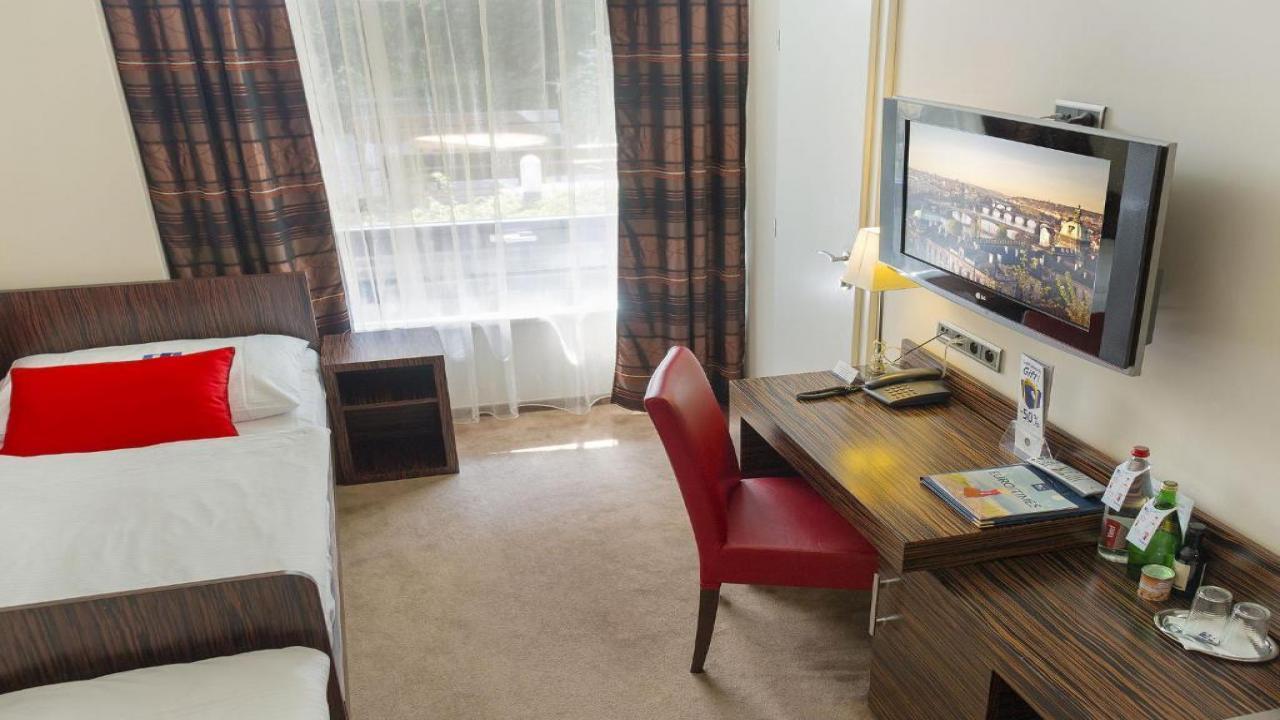 Hotel Crystal Palace 4* - Магията на Прага и най-красивите коледни базари в Европа с БОНУС 3 екскурзии - от Пловдив 3 нощувки - изглед 4 - Ekvator.bg Hotel Crystal Palace 4* - Магията на Прага и най-красивите коледни базари в Европа с БОНУС 3 екскурзии - от Пловдив 3 нощувки - изглед 4