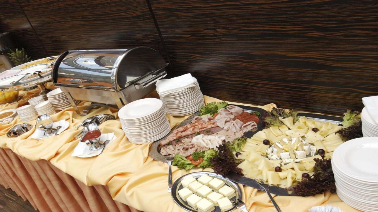 Hotel Crystal Palace 4* - Магията на Прага и най-красивите коледни базари в Европа с БОНУС 3 екскурзии - от Пловдив 3 нощувки - изглед 7 - Ekvator.bg Hotel Crystal Palace 4* - Магията на Прага и най-красивите коледни базари в Европа с БОНУС 3 екскурзии - от Пловдив 3 нощувки - изглед 7