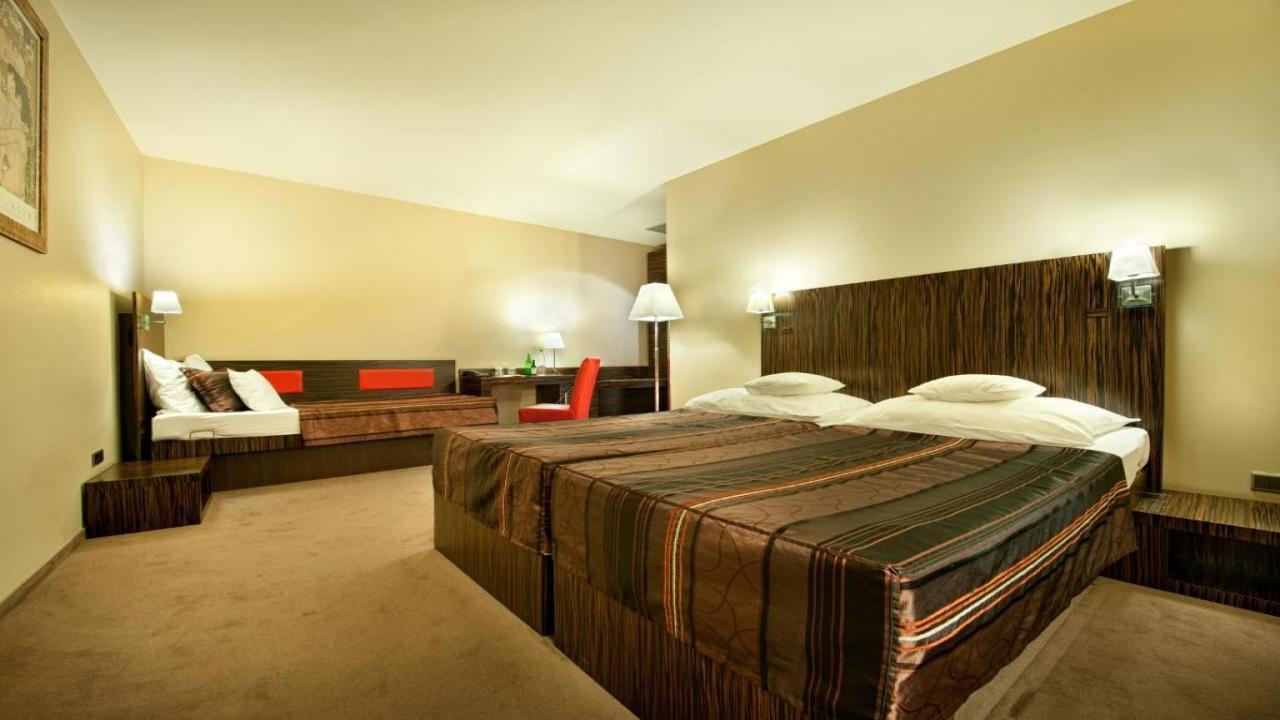 Hotel Crystal Palace 4* - Магията на Прага и най-красивите коледни базари в Европа с БОНУС 3 екскурзии - от Пловдив 3 нощувки - изглед 5 - Ekvator.bg Hotel Crystal Palace 4* - Магията на Прага и най-красивите коледни базари в Европа с БОНУС 3 екскурзии - от Пловдив 3 нощувки - изглед 5