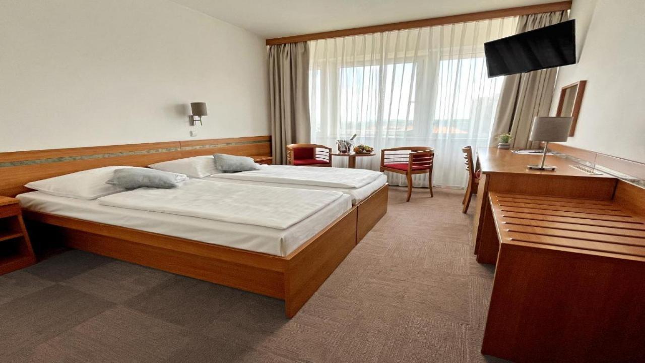 Hotel ILF 3* - Магията на Прага и най-красивите коледни базари в Европа с БОНУС 3 екскурзии - от Варна - 4 нощувки - изглед 7 - Ekvator.bg Hotel ILF 3* - Магията на Прага и най-красивите коледни базари в Европа с БОНУС 3 екскурзии - от Варна - 4 нощувки - изглед 7
