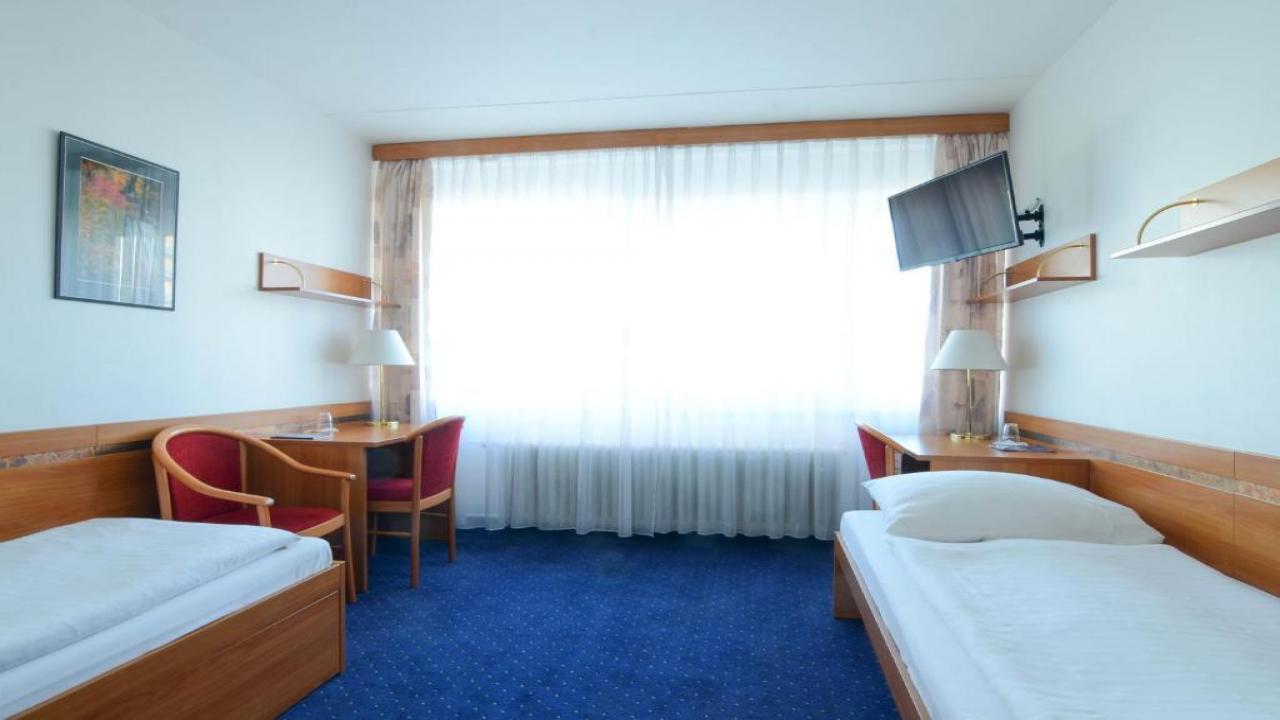 Hotel ILF 3* - Магията на Прага и най-красивите коледни базари в Европа с БОНУС 3 екскурзии - от Варна - 4 нощувки - изглед 13 - Ekvator.bg Hotel ILF 3* - Магията на Прага и най-красивите коледни базари в Европа с БОНУС 3 екскурзии - от Варна - 4 нощувки - изглед 13
