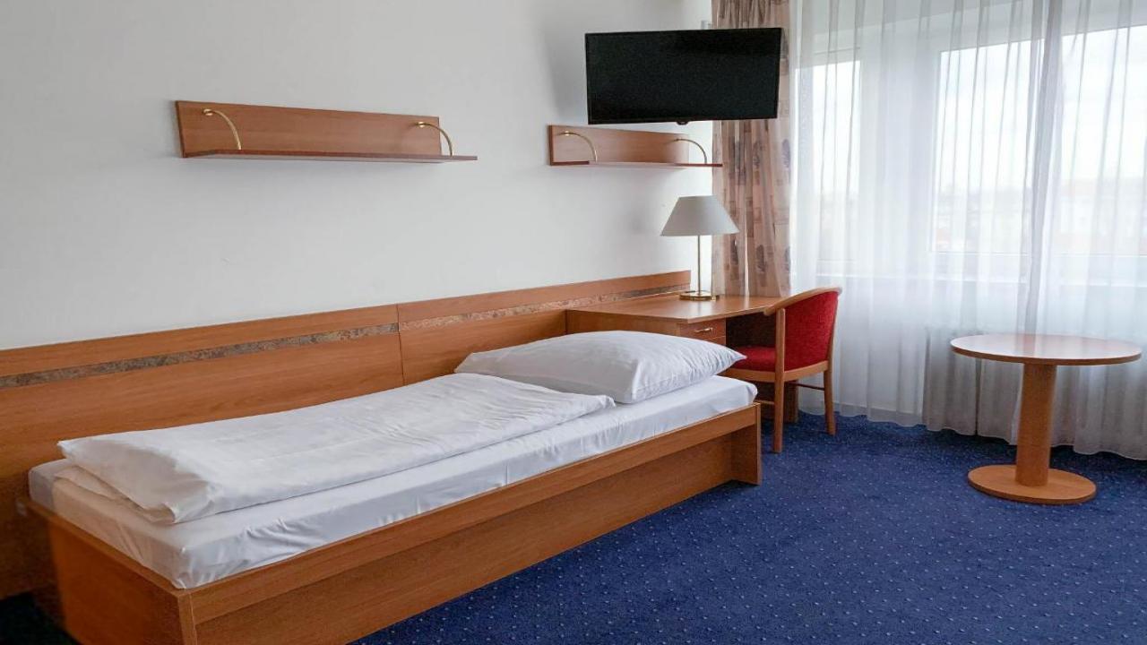 Hotel ILF 3* - Магията на Прага и най-красивите коледни базари в Европа с БОНУС 3 екскурзии - от Варна - 4 нощувки - изглед 8 - Ekvator.bg Hotel ILF 3* - Магията на Прага и най-красивите коледни базари в Европа с БОНУС 3 екскурзии - от Варна - 4 нощувки - изглед 8