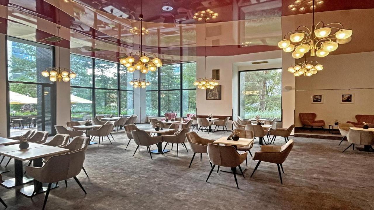 Hotel ILF 3* - Магията на Прага и най-красивите коледни базари в Европа с БОНУС 3 екскурзии - от Варна - 4 нощувки - изглед 10 - Ekvator.bg Hotel ILF 3* - Магията на Прага и най-красивите коледни базари в Европа с БОНУС 3 екскурзии - от Варна - 4 нощувки - изглед 10