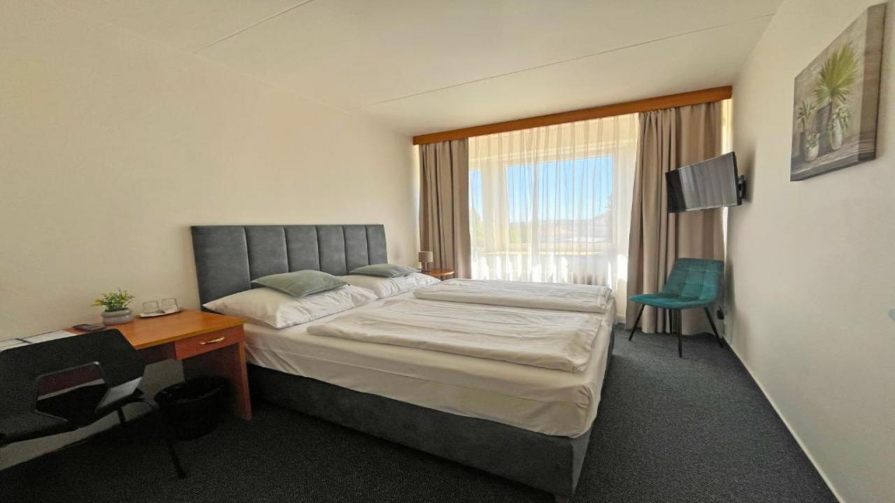 Hotel ILF 3* - Магията на Прага и най-красивите коледни базари в Европа с БОНУС 3 екскурзии - от Варна - 4 нощувки - изглед 12 - Ekvator.bg Hotel ILF 3* - Магията на Прага и най-красивите коледни базари в Европа с БОНУС 3 екскурзии - от Варна - 4 нощувки - изглед 12