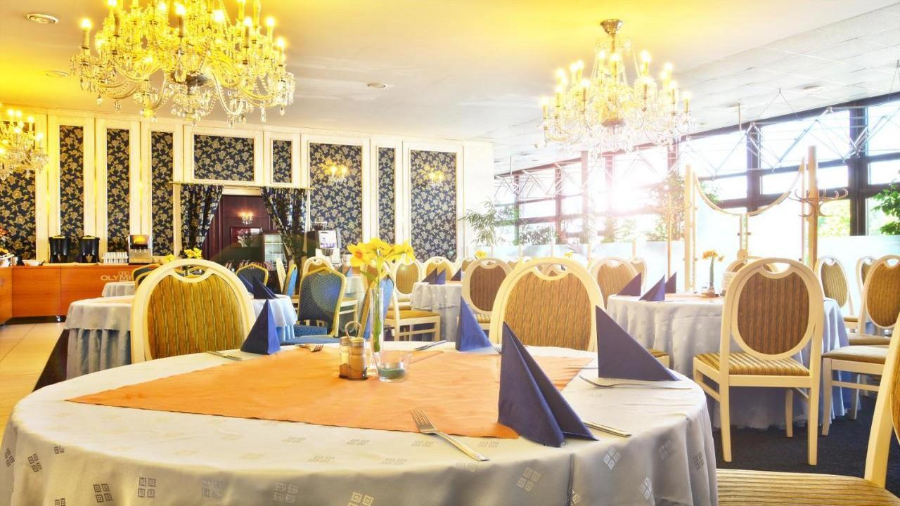 Olympik Hotel 4* - Магията на Прага и най-красивите коледни базари в Европа с БОНУС 3 екскурзии - от Варна - 4 нощувки - изглед 11 - Ekvator.bg Olympik Hotel 4* - Магията на Прага и най-красивите коледни базари в Европа с БОНУС 3 екскурзии - от Варна - 4 нощувки - изглед 11