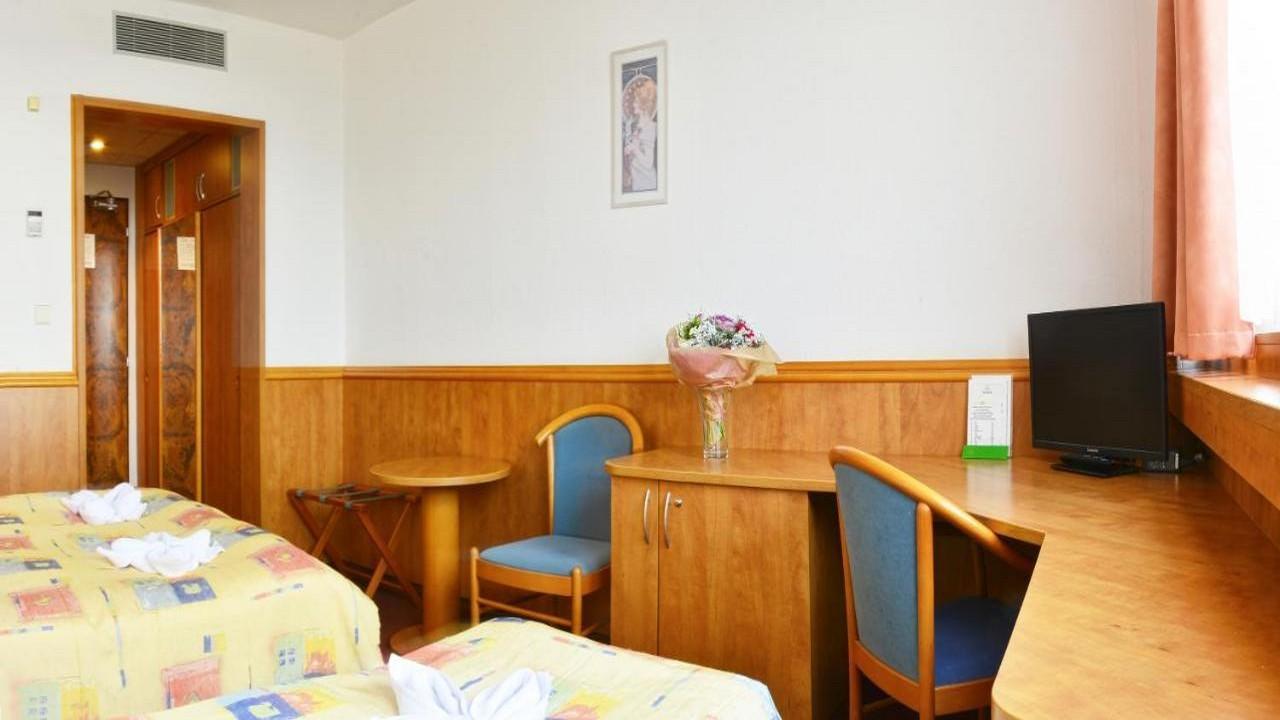 Olympik Hotel 4* - Магията на Прага и най-красивите коледни базари в Европа с БОНУС 3 екскурзии - от Варна - 4 нощувки - изглед 4 - Ekvator.bg Olympik Hotel 4* - Магията на Прага и най-красивите коледни базари в Европа с БОНУС 3 екскурзии - от Варна - 4 нощувки - изглед 4