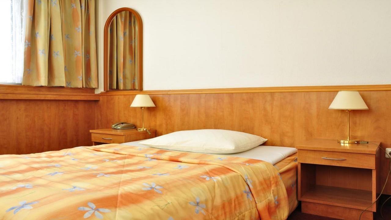 Olympik Hotel 4* - Магията на Прага и най-красивите коледни базари в Европа с БОНУС 3 екскурзии - от Варна - 4 нощувки - изглед 2 - Ekvator.bg Olympik Hotel 4* - Магията на Прага и най-красивите коледни базари в Европа с БОНУС 3 екскурзии - от Варна - 4 нощувки - изглед 2