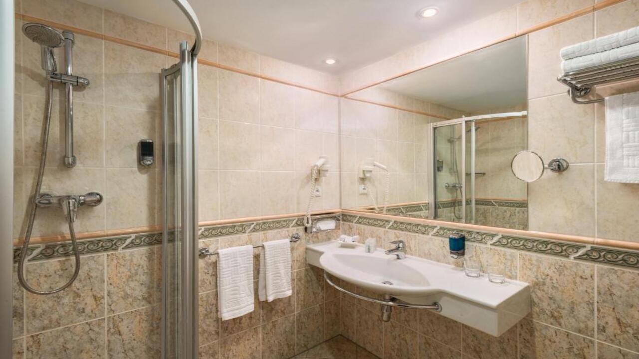 Ramada Prague City Center 4* - Магията на Прага и най-красивите коледни базари в Европа с БОНУС 3 екскурзии - от Варна - 4 нощувки - изглед 5 - Ekvator.bg Ramada Prague City Center 4* - Магията на Прага и най-красивите коледни базари в Европа с БОНУС 3 екскурзии - от Варна - 4 нощувки - изглед 5