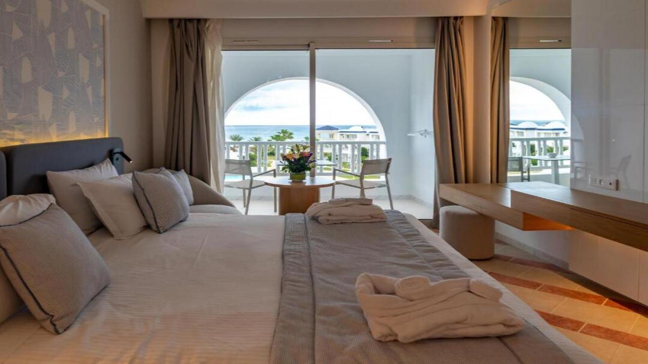 SIMBA CLUB - Golden Tulip Taj Sultan Premium #3