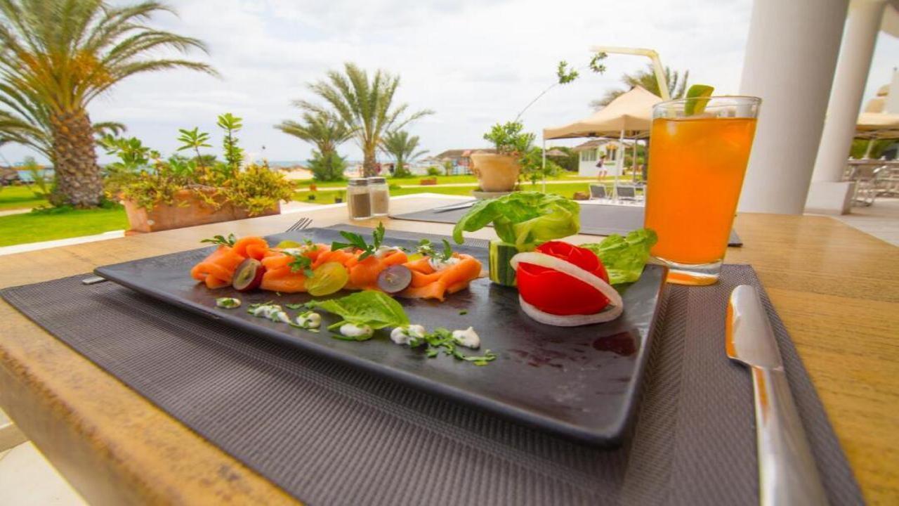 SIMBA CLUB - Golden Tulip Taj Sultan Premium #4