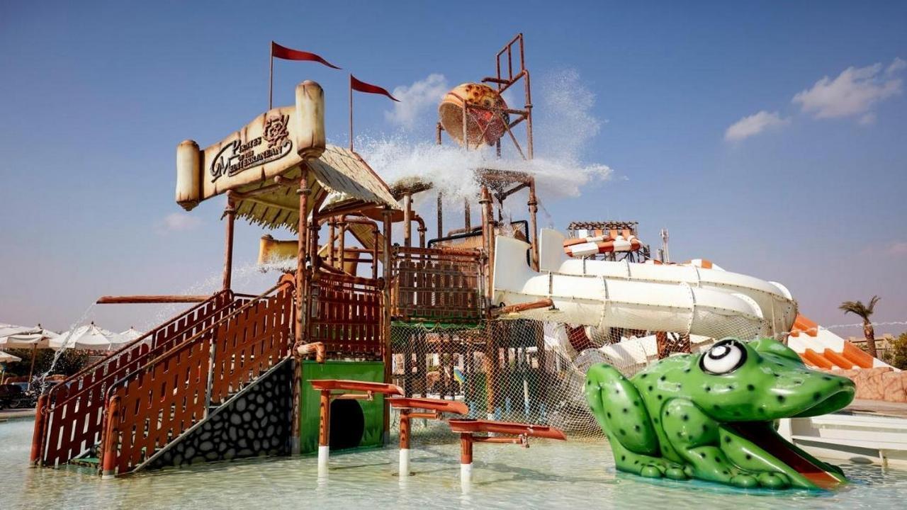 Coral Sea Water World Resort #4