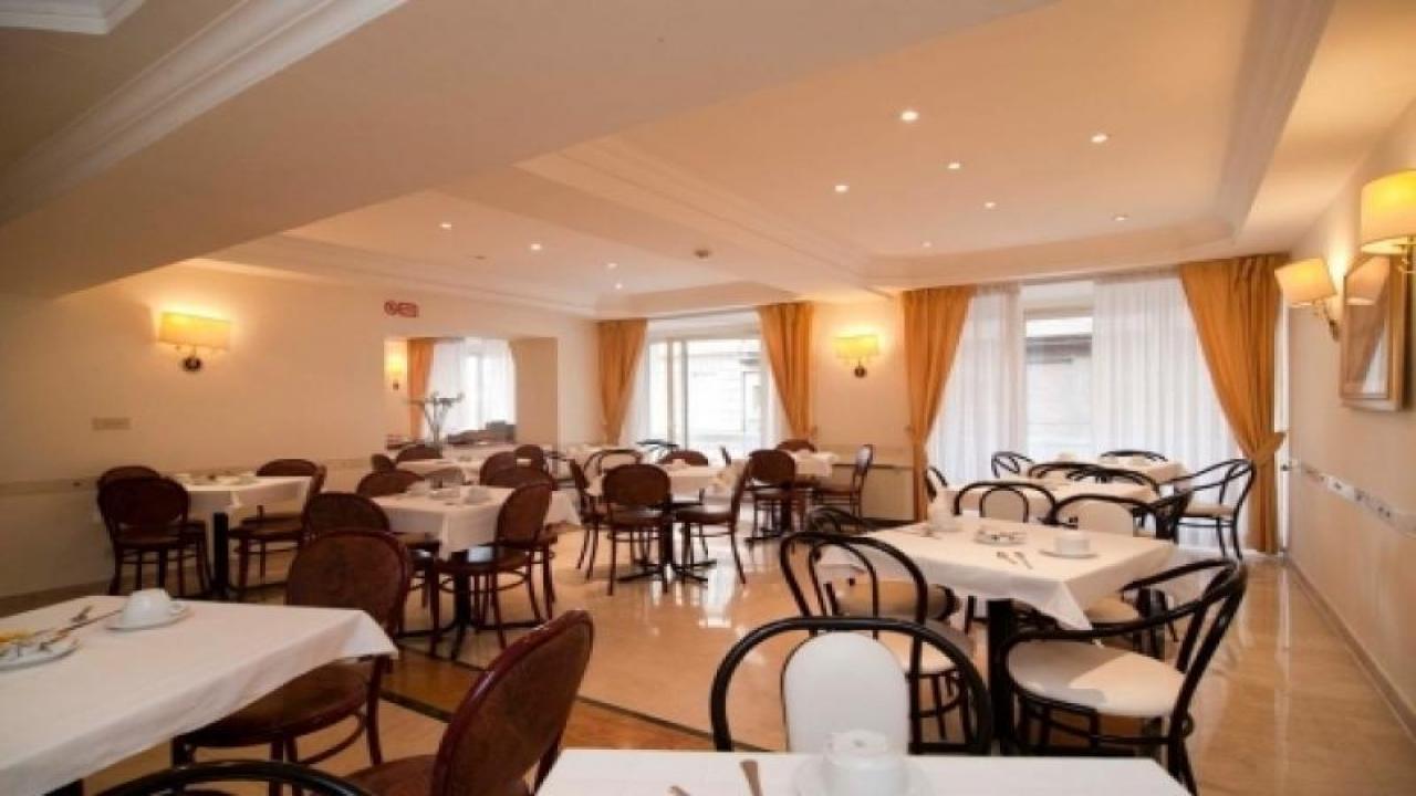 Raeli Hotel