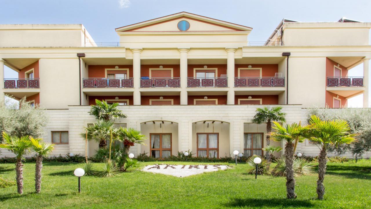 Akiris Resort Premium  4*